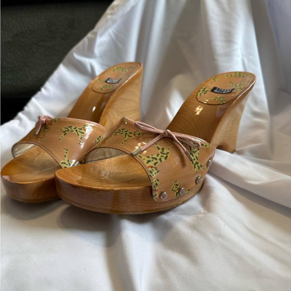 Stuart Weitzman Pink Dalmatian-Print Dog Wood Slide Sandals size 9 - Picture 2 of 7